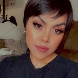 Meet your Posher, Anahi